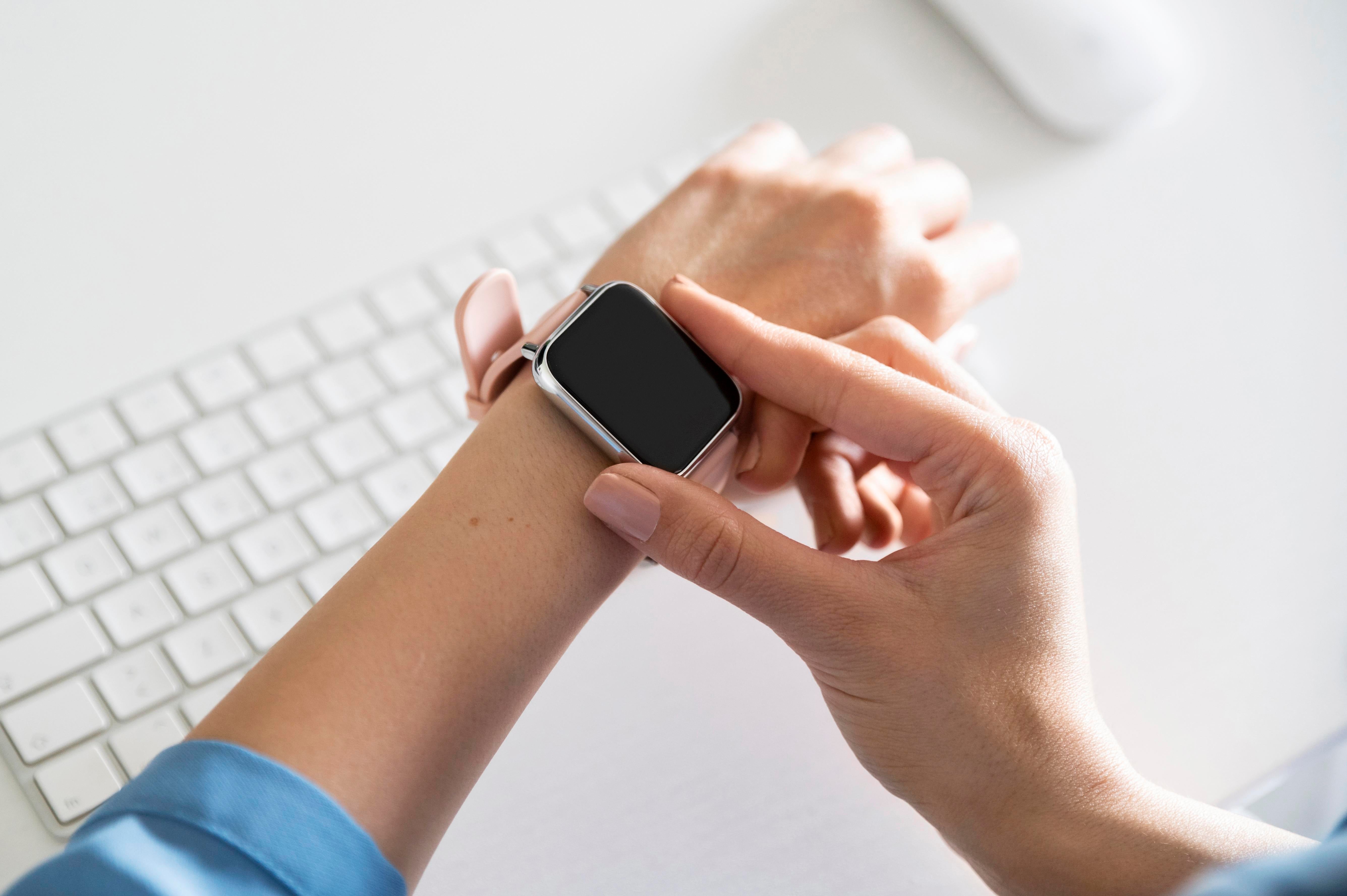 Window Screen Modren Watch Top 5 Reasons Why Your Smartwatch Needs a Tempered Glass Screen Protec ...